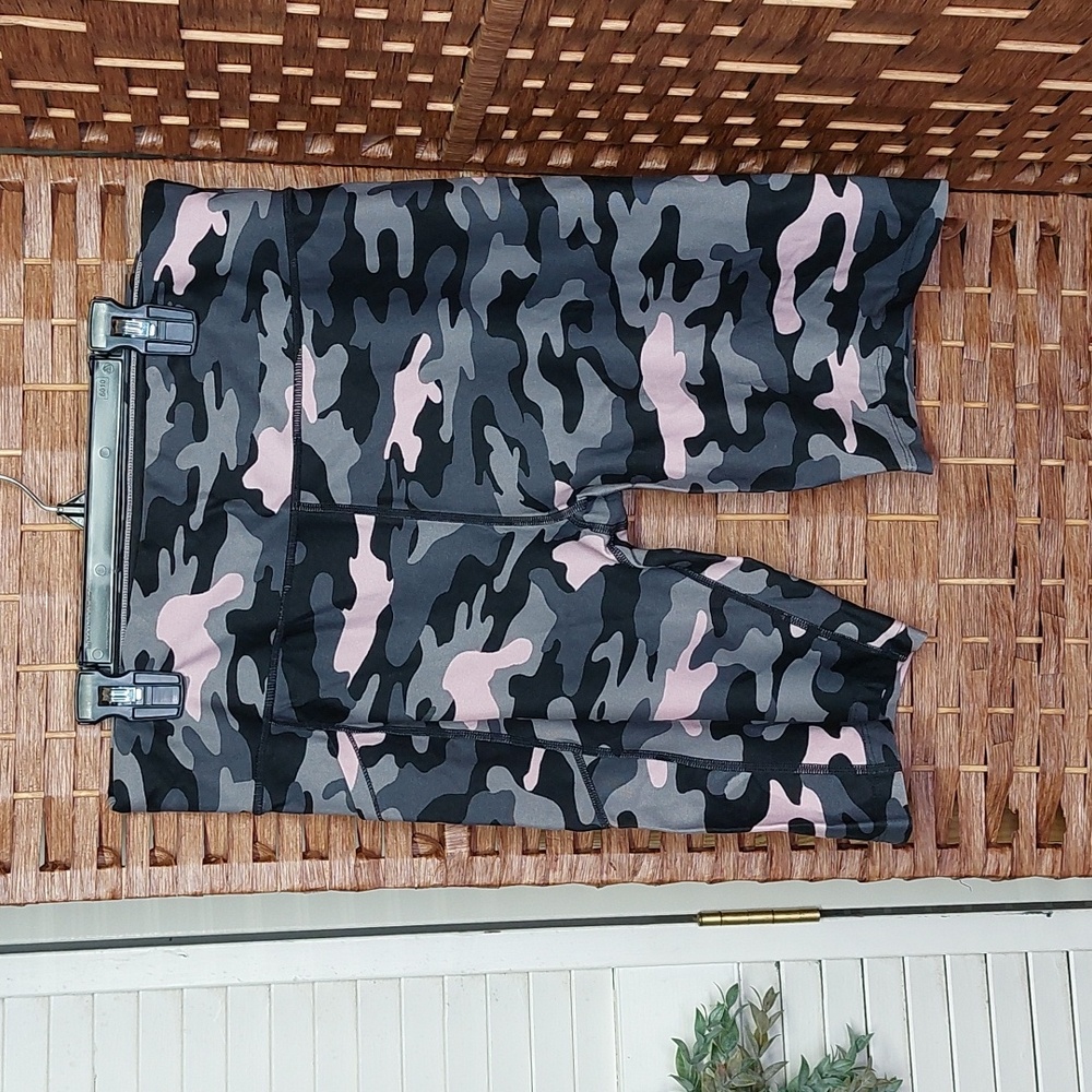 Calvin Klein Pink and Gray Camo Shorts XL Nwot